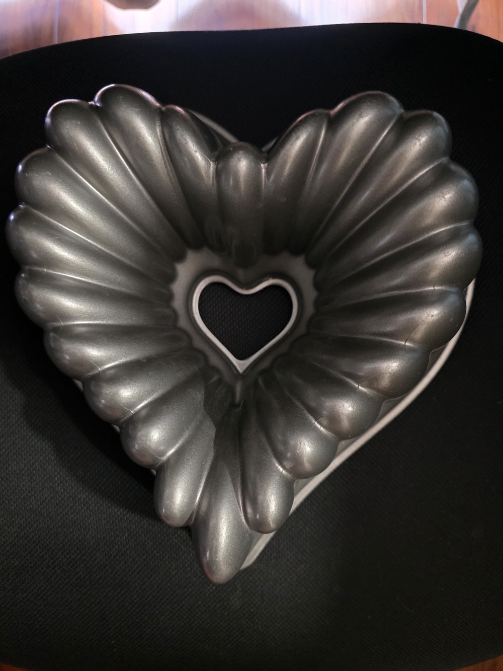 Nordicware Heart Shaped Bundt Cake Pan - Picture 2 of 3